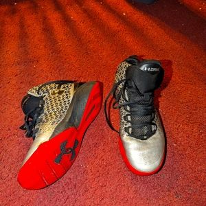Big Boys Size 5 Under Armor Siver,Black and Red